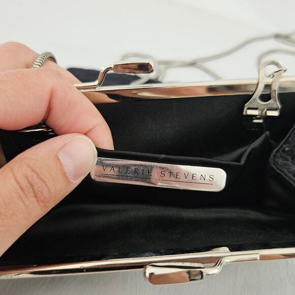 Valerie Stevens Black Floral Embroidered Crossbody Clutch Retro Whimsigoth 90s - Picture 2 of 7